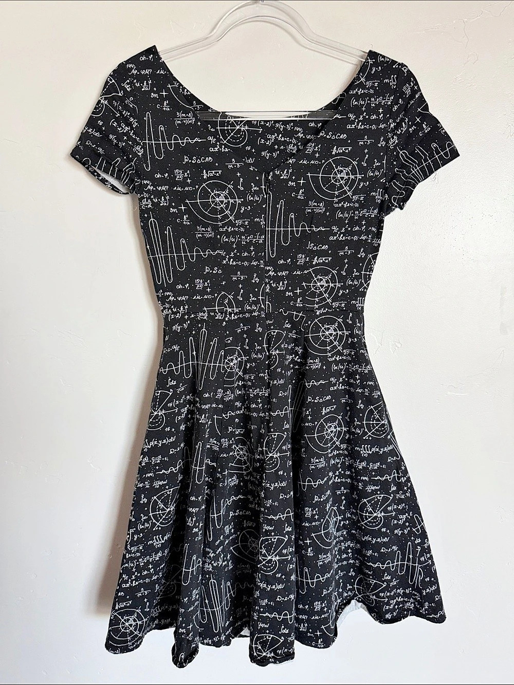 Eva Rose Black & White Abstract Mini Dress Like New